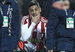 Cicinho'nun çapraz bağları koptu