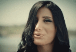 İrem Derici'den olay gaf!