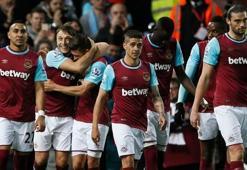 West Ham pes etmiyor