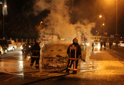 Fatih'te bir gecede ikinci otomobil yangını