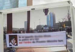 BM önünde skandal pankart