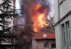 3 katlı binada patlama meydana geldi