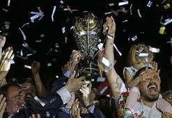 Adanaspor, şampiyonluk kupasını kaldırdı