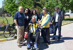 Huzurevi sakinine Volkan Şen forması