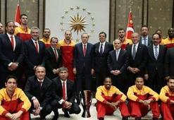 Cumhurbaşkanı Erdoğan'dan Külliye'de sürpriz kabul!