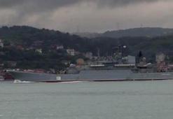 Rus savaş gemisi İstanbul Boğazı'ndan geçti