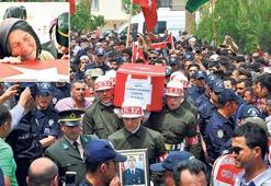 Kara topraklar soğuktur ben ısıtırım kuzum seni!