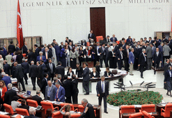 Dokunulmazlık oylamasında hangi partiler fire verdi?