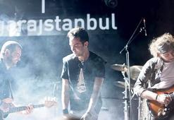 Rock’n roll bir grup SİYAH!