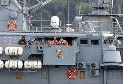 Rus savaş gemisi Boğaz'dan geçti!