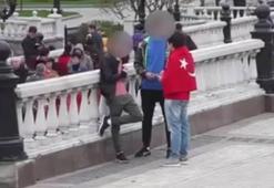 Rusya'da Türk Bayrağı ile dolaşan Rus