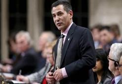 Madde bağımlısı bakan istifa etti!