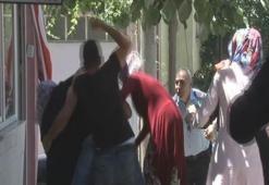 Köylü kadınların yol kapatma eyleminde tekme tokat kavga