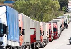 Kapıkule'de 8 kilometrelik TIR kuyruğu!