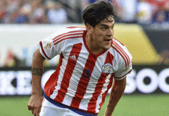 Gustavo el yakıyor