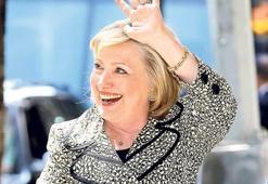 ‘Hillary korumasının başına İncil fırlattı’