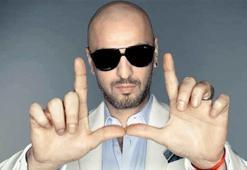 Soner Sarıkabadayı bayramda hayranlarına sürpriz yapacak!