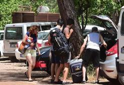 Tatilciler alevlerin tehdit ettiği Adrasan ve Olimpos'u terk ediyor