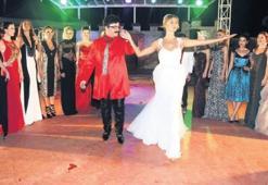Üç kağıtçı sanatçılar var