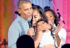 Obama kızına serenat yaptı