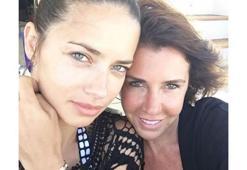 Adriana Lima Mikonos'ta