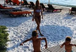 Çağla Şıkel çocuklarıyla Bodrum’da tatil yapıyor