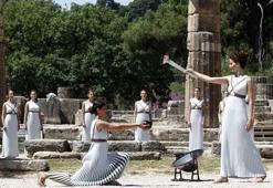 Olimpiyat meşalesini çalmaya çalıştı!