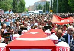Şehit Uzman Çavuş Erkut’u son yolculuğuna 10 bin kişi uğurladı
