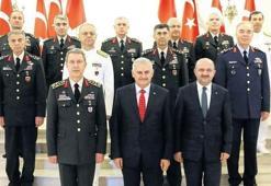 Kuvvet komutanlıkları artık bakanlığa bağlı