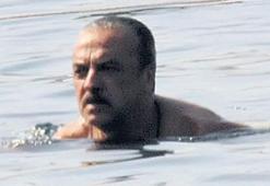 Denizde tek başına