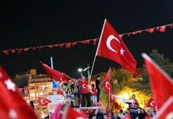 Tüm yurtta 'demokrasi nöbeti' sürüyor