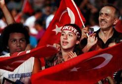 Meydanlardaki demokrasi nöbeti devam ediyor