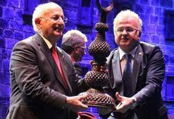 Kahraman: “Che denen eşkıya..."