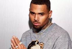 Amerikalı şarkıcı Chris Brown gözaltında