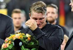 Schweinsteiger gözyaşlarıyla veda etti