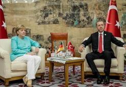 Alman basını: Merkel Erdoğan'ın önünde diz çöktü