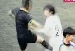 Hakemden kadın futbolcuya skandal hareket!