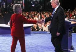 Clinton ve Trump canlı yayında kozlarını paylaştı