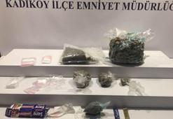 Ataşehir'de lüks otomobilde 2 kilo uyuşturucu yakalandı