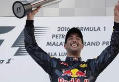 Olaylı yarışta zafer Daniel Ricciardo'nun oldu