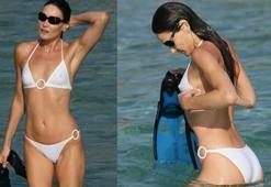 Carla Bruni'nin memelerini bakanlara sormuş!