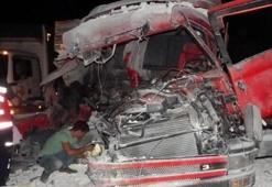 Sakarya'da iki TIR çarpıştı, ortalık savaş alanına döndü