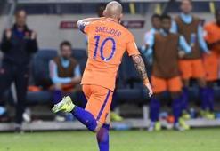 Sneijder Fransa maçında oynayamayacak