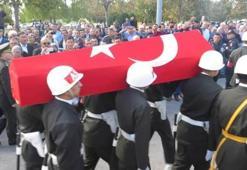 Şehit Er Erdoğan Çamurlu gözyaşları içinde son yolculuğuna uğurlandı