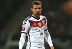 Podolski İngiltere maçıyla veda ediyor