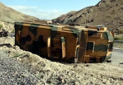 Erzincan'da askeri araç devrildi : 3 yaralı