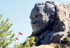 En büyük Atatürk maskı bakıma alındı