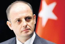 Ters köşeye yatırdı