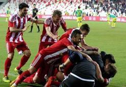 Sivasspor evinde güldü