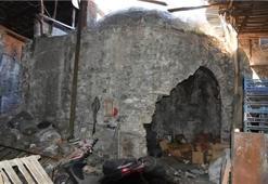 Tarihi hamam manav oldu!